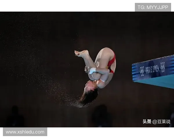 跳水运动的魅力与挑战:探索技巧、训练和竞技精神的完美结合 跳水运动的魅力与挑战:探索技巧、训练和竞技精神的完美结合