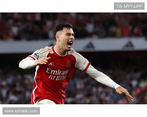 曼城与阿森纳激战正酣 双方争夺英超冠军宝座关键一战 曼城与阿森纳激战正酣 双方争夺英超冠军宝座关键一战